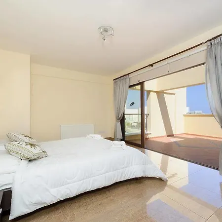 Artemis Aparthotel 3*