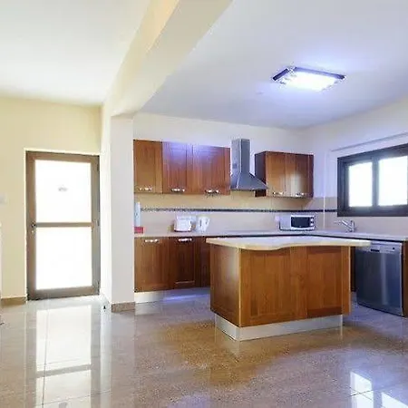 Artemis 3* Protaras