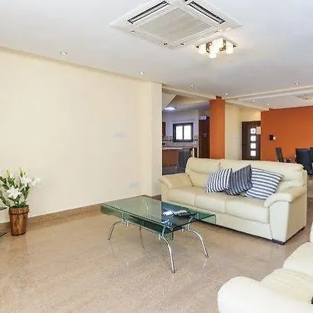 Artemis Aparthotel