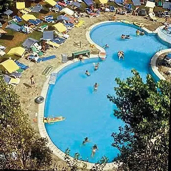 Artemis Aparthotel